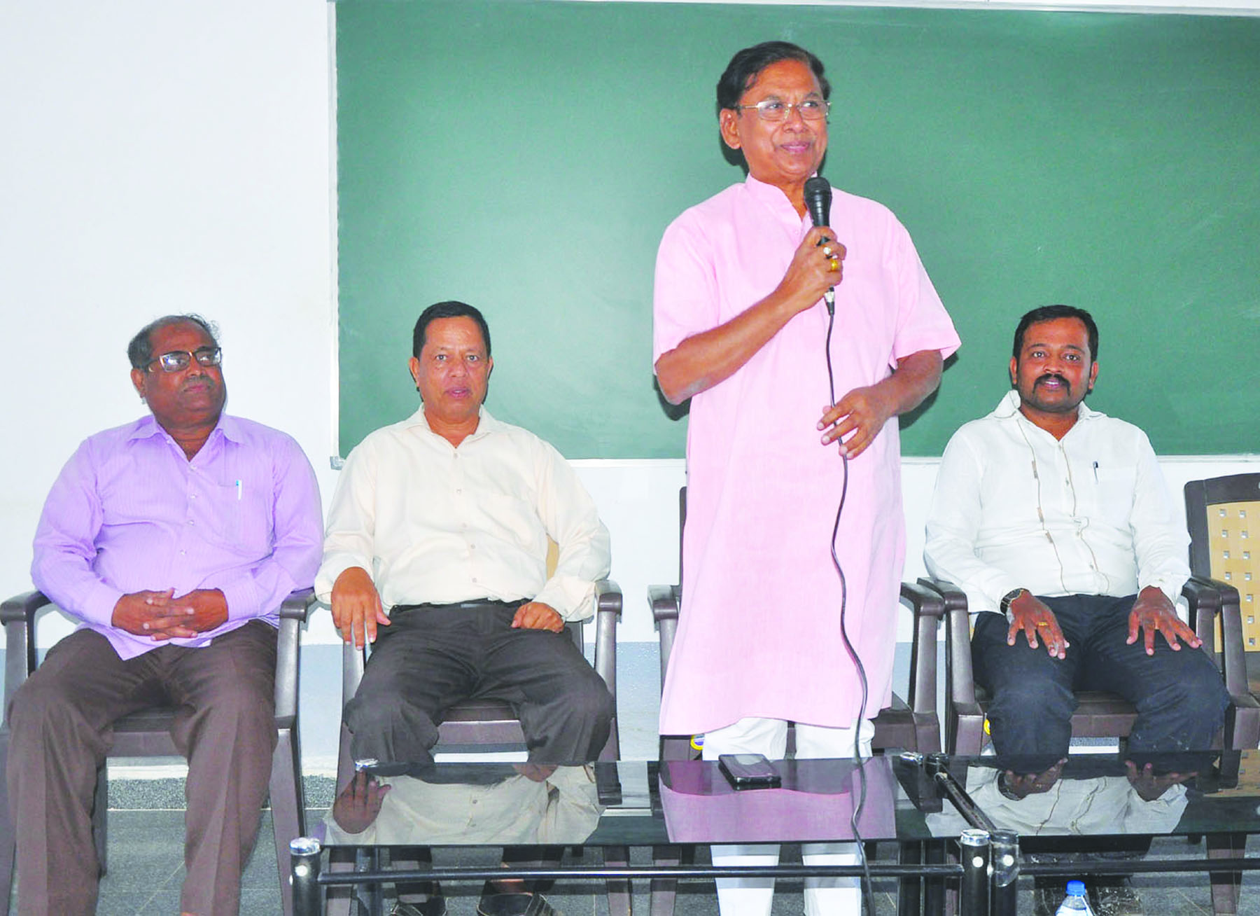 ಪದವೀಧರ ಮತಕ್ಷೇತ್ರದಲ್ಲಿ ಸ್ಪರ್ಧಿಸಲು ಅವಕಾಶ ಸಾಧ್ಯತೆ: ಪ್ರೊ. ಸಂಕನೂರ